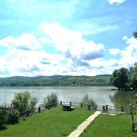 Captain'S House By The Danube River Cerevic Exteriör bild