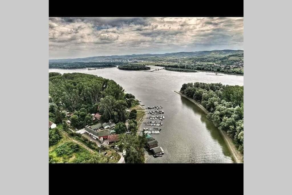 Captain'S House By The Danube River Cerevic Exteriör bild