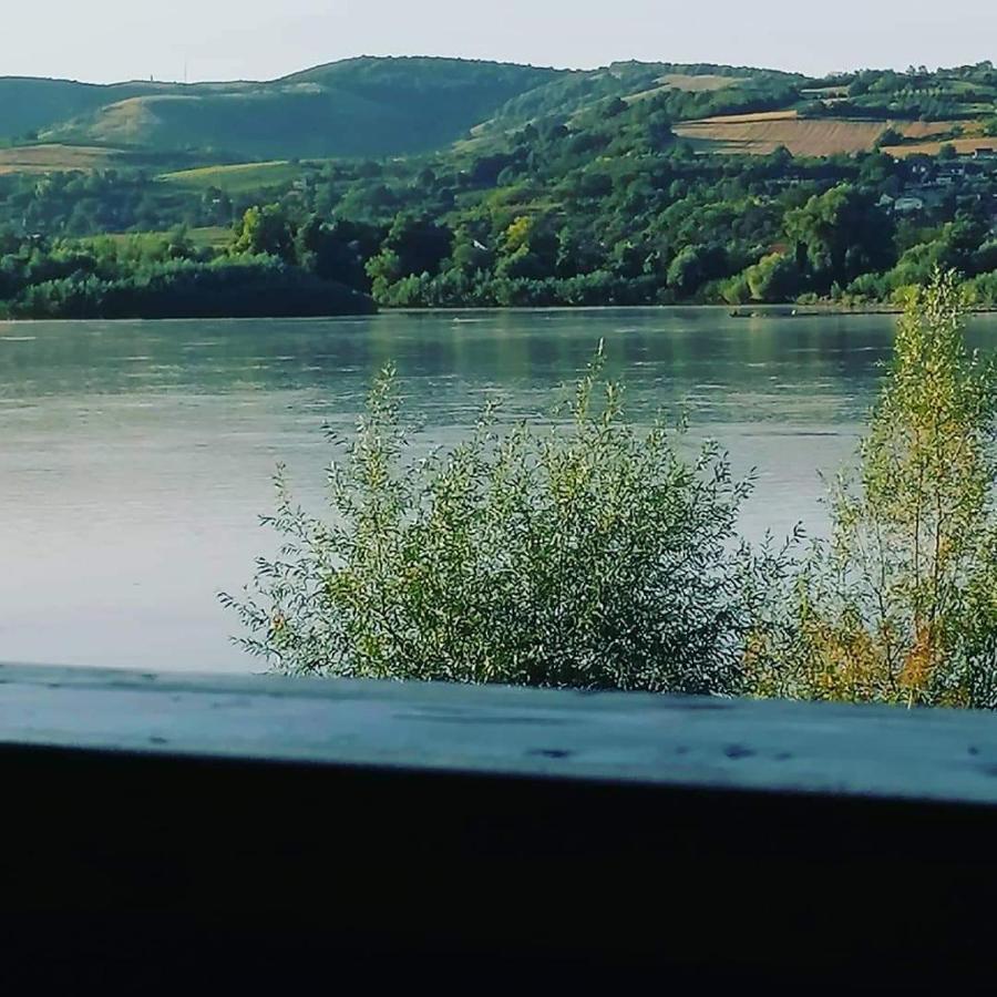 Captain'S House By The Danube River Cerevic Exteriör bild