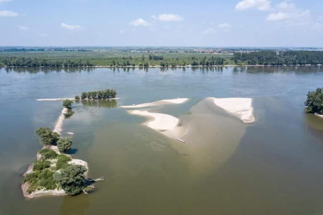 Captain'S House By The Danube River Cerevic Exteriör bild