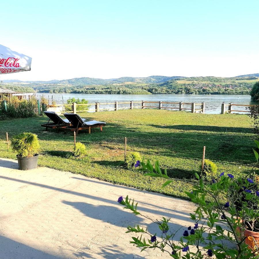 Captain'S House By The Danube River Cerevic Exteriör bild