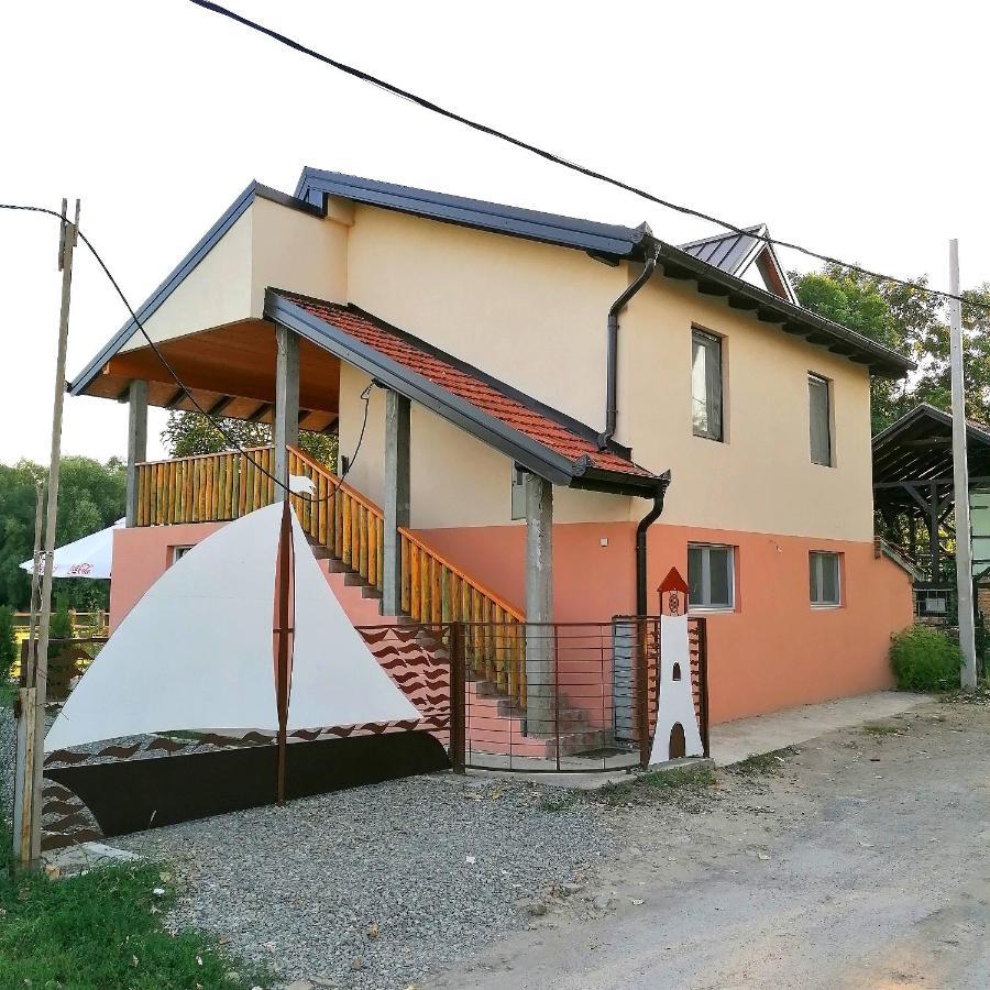 Captain'S House By The Danube River Cerevic Exteriör bild